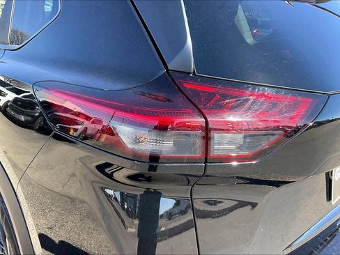 Used 2025 Nissan Rogue SV image 29