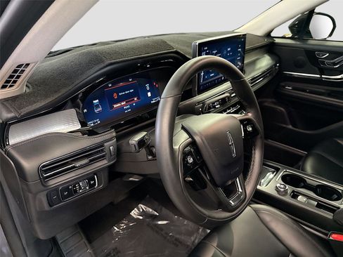 Used 2023 Lincoln Corsair AWD w/ Towing Package image 9