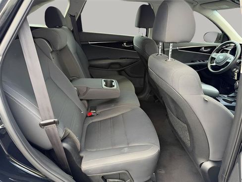 Used 2020 Kia Sorento FWD V6 image 36