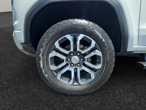Used 2024 GMC Canyon AT4 w/ Technology Package AWD/4WD image 4