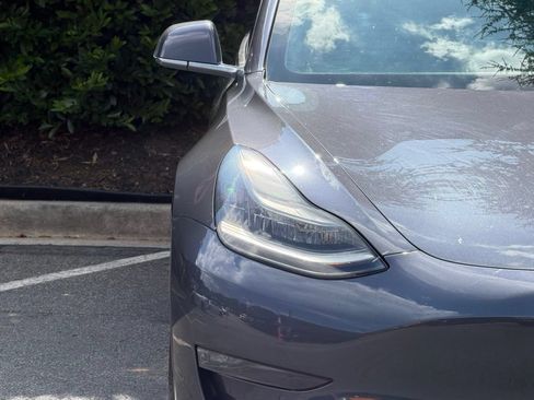 Used 2019 Tesla Model 3 Mid Range RWD image 4