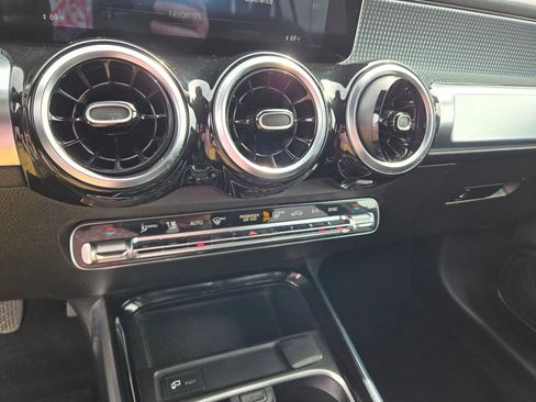 Used 2020 Mercedes-Benz GLB 250 4MATIC image 38