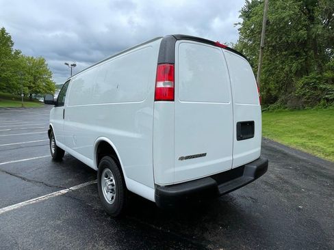 Certified 2021 Chevrolet Express 3500 w/ Driver Convenience Package RWD image 5
