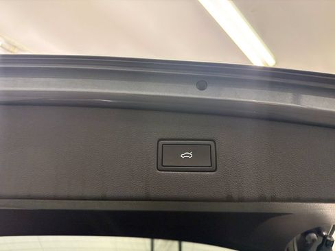 Used 2022 Volkswagen Tiguan SE R-Line FWD image 20