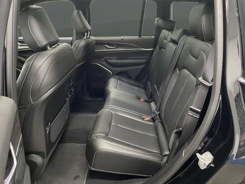 New 2025 Jeep Grand Cherokee Limited w/ Luxury Tech Group II image 33