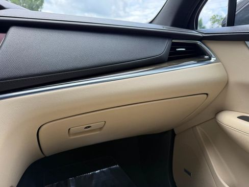 Used 2018 Cadillac XT5 FWD image 41