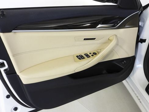 Used 2023 BMW 530i RWD image 11