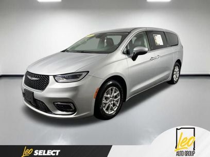 Used 2023 Chrysler Pacifica Touring-L