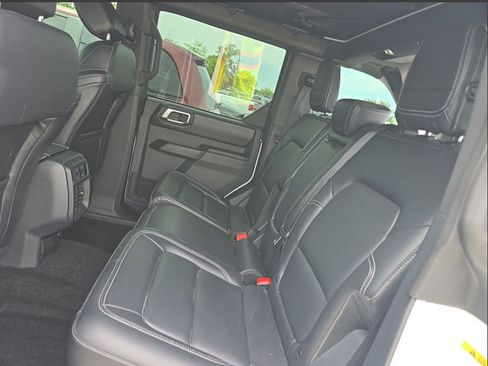 Used 2025 Ford Bronco Outer Banks AWD/4WD image 8