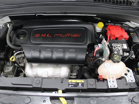 Used 2020 Jeep Renegade Latitude image 10