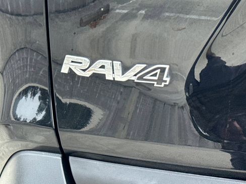 Used 2020 Toyota RAV4 XLE w/ XLE Grade Weather Package FWD image 20