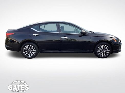Used 2024 Nissan Altima 2.5 SV AWD/4WD image 10
