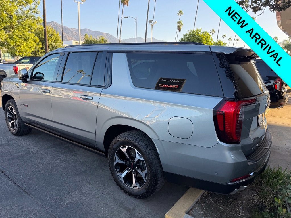 Used 2025 GMC Yukon XL AT4 w/ AT4 Premium Plus Package AWD/4WD image 4