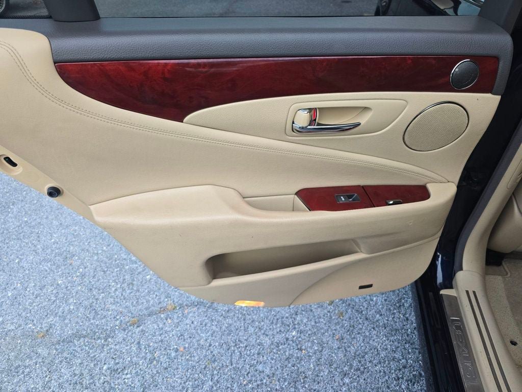 Used 2007 Lexus LS 460 RWD image 12
