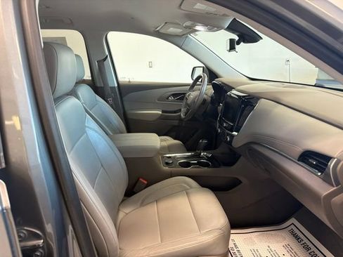 Used 2020 Chevrolet Traverse LT w/ LT Premium Package AWD/4WD image 38