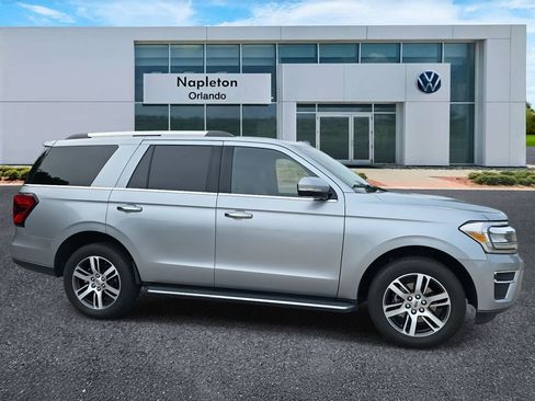 Used 2023 Ford Expedition Limited image 3