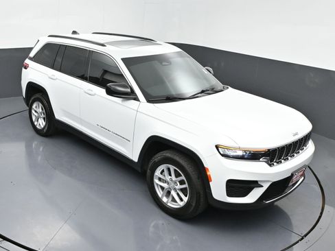 Used 2025 Jeep Grand Cherokee Laredo X image 40