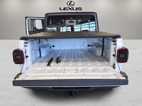 Used 2020 Jeep Gladiator Overland image 18