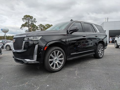 Used 2022 Cadillac Escalade Luxury image 2