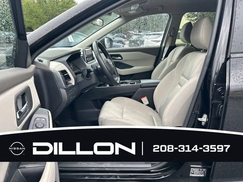 Used 2025 Nissan Rogue SV AWD/4WD image 8