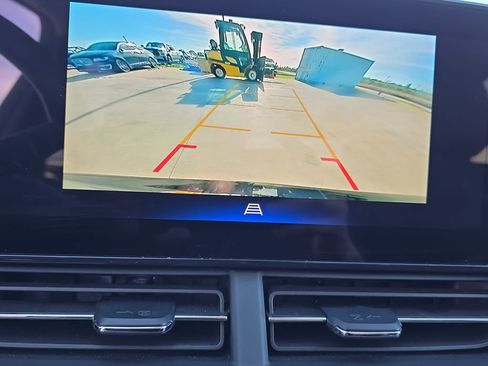 Used 2025 Chevrolet Trax LT w/ LT Convenience Package image 23