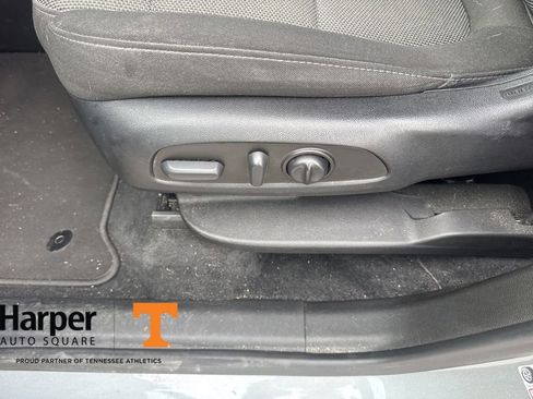 Used 2023 Chevrolet Traverse LT image 17