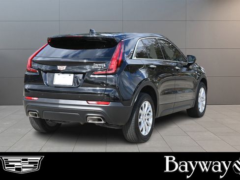 Certified 2023 Cadillac XT4 Luxury w/ Cold Weather Package image 5