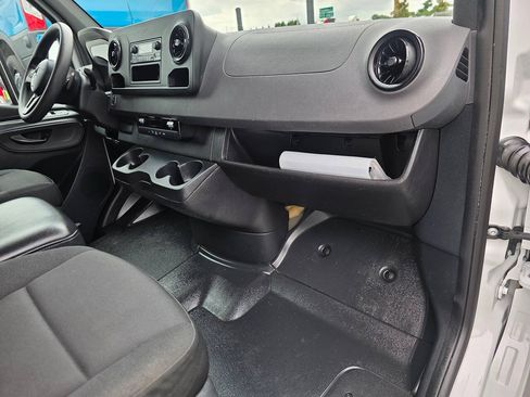 Used 2022 Mercedes-Benz Sprinter 2500 image 17