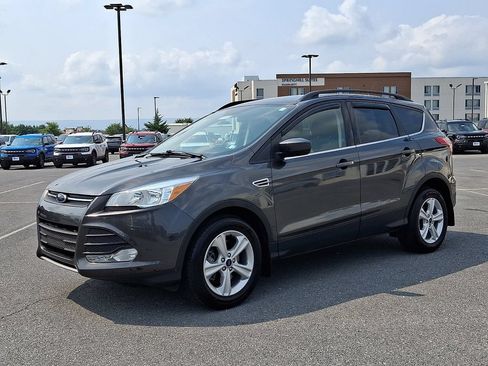 Used 2016 Ford Escape SE w/ Equipment Group 201A AWD/4WD image 3