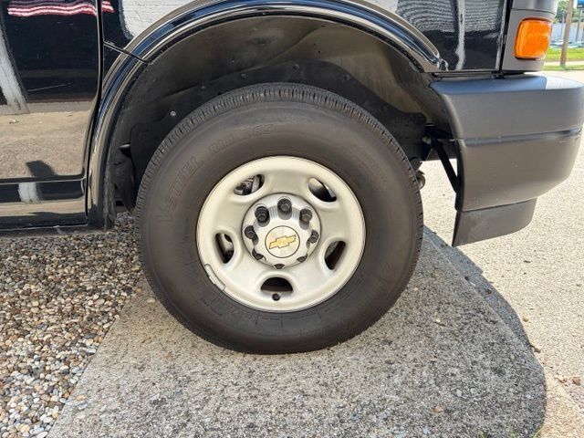 Used 2025 Chevrolet Express 3500 LS RWD image 22