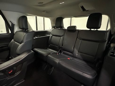 Used 2025 Ford Expedition Platinum image 16
