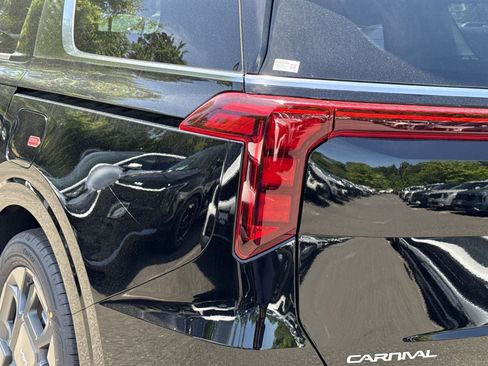New 2026 Kia Carnival SX FWD image 14