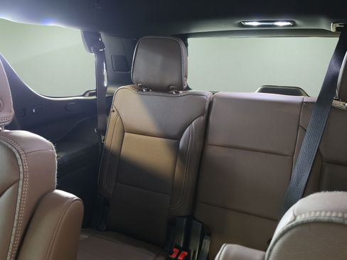 Used 2023 Chevrolet Tahoe High Country w/ Premium Package 2 AWD/4WD image 18
