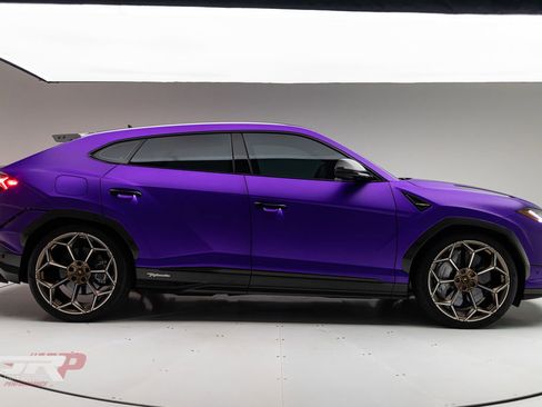 Used 2024 Lamborghini Urus Performante AWD/4WD image 2