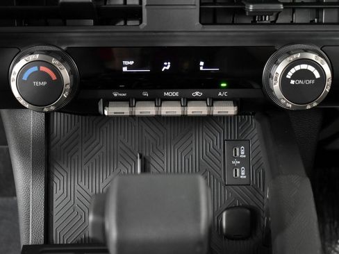 Certified 2025 Toyota Tacoma SR5 image 34