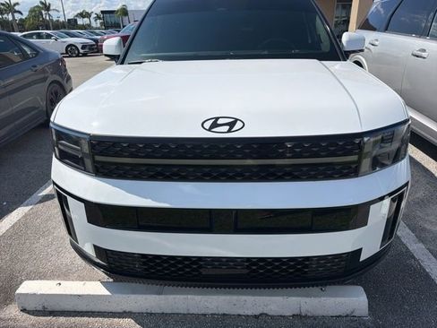 Used 2025 Hyundai Santa Fe Calligraphy AWD/4WD image 2