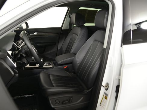 Certified 2023 Audi Q5 2.0T Premium w/ Convenience Package image 5