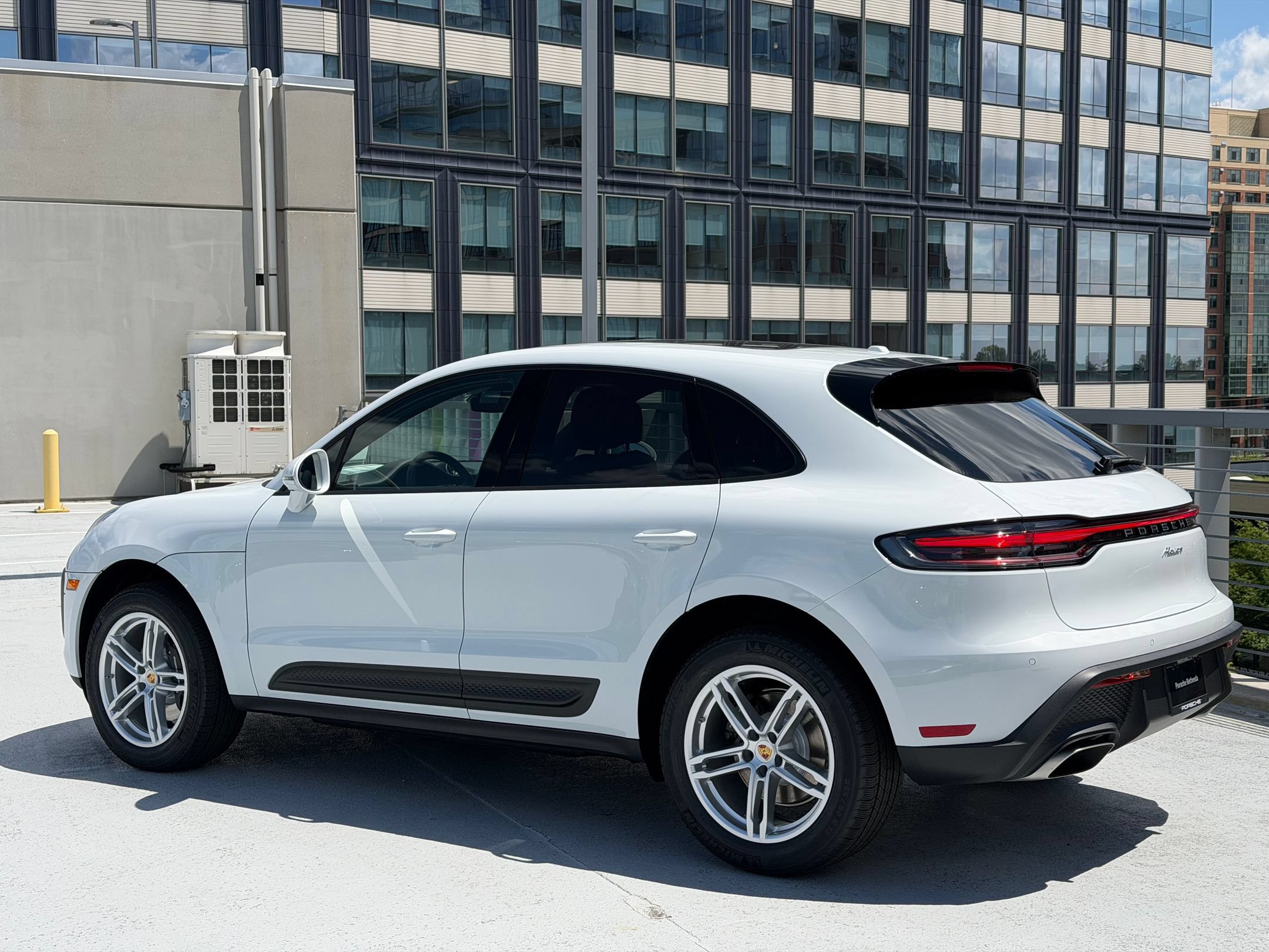 Certified 2026 Porsche Macan AWD/4WD image 3