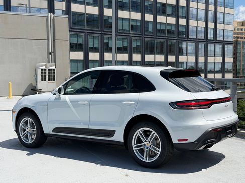 Certified 2026 Porsche Macan AWD/4WD image 3