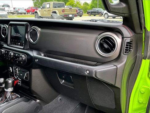 Used 2021 Jeep Gladiator Rubicon AWD/4WD image 13