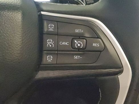 Used 2025 Jeep Grand Cherokee Altitude image 28