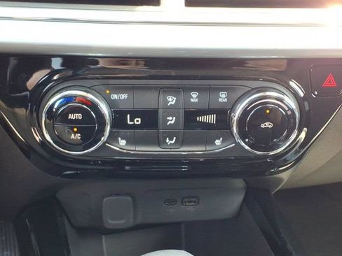 Used 2025 Chevrolet Trax LT w/ Driver Confidence Package FWD image 14