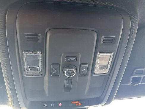 Used 2025 Chevrolet Tahoe Premier AWD/4WD image 25