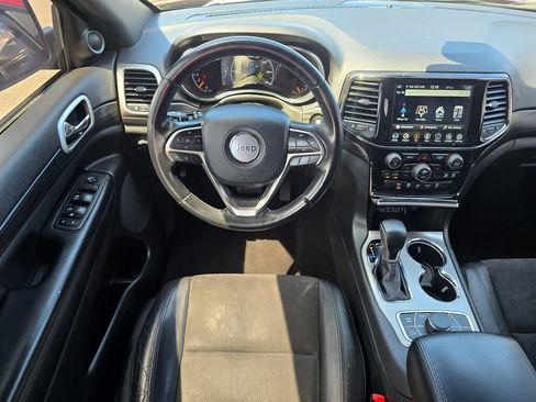 Used 2022 Jeep Grand Cherokee Laredo X AWD/4WD image 2