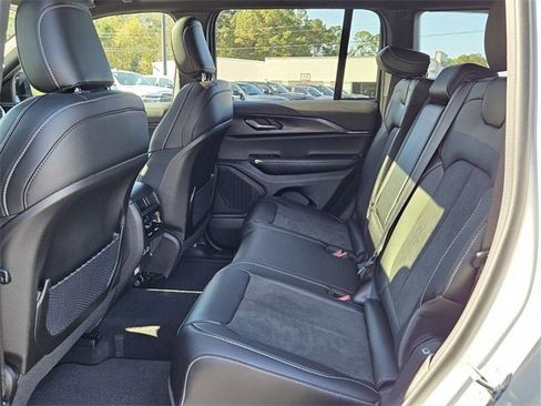 New 2025 Jeep Grand Cherokee Altitude image 11