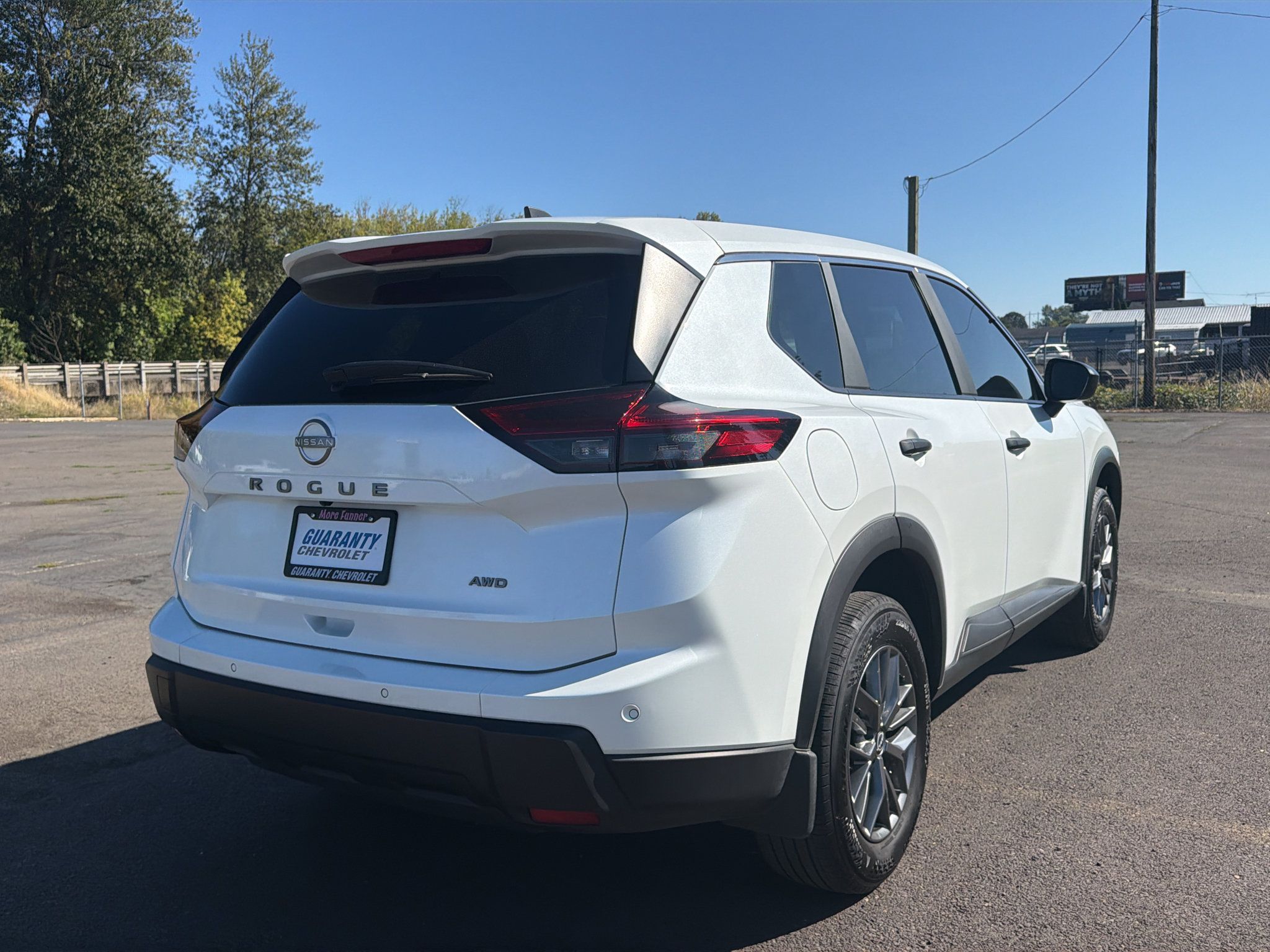 Used 2025 Nissan Rogue S AWD/4WD image 13