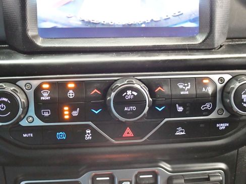 Used 2023 Jeep Wrangler Unlimited w/ Sun & Screen Package image 47