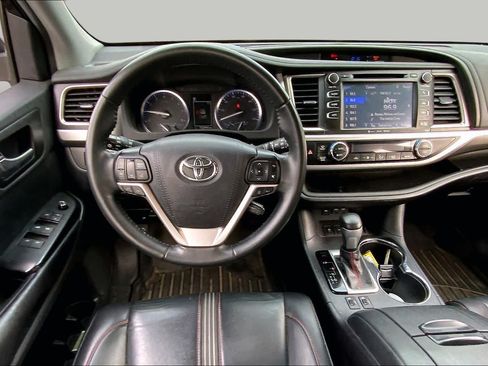 Used 2019 Toyota Highlander SE AWD/4WD image 6