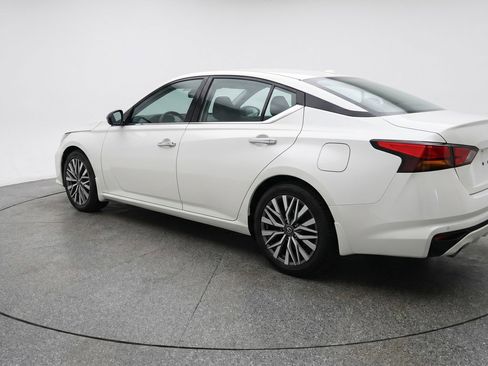 Used 2025 Nissan Altima 2.5 SV FWD image 6