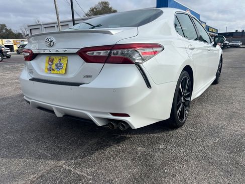Used 2018 Toyota Camry XSE image 3